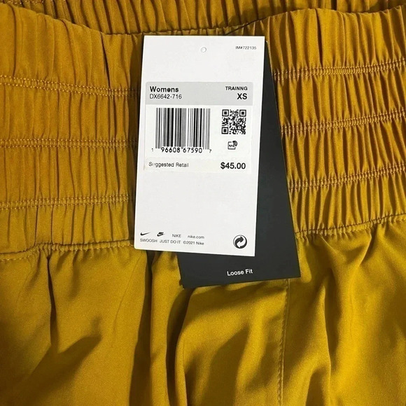Nike One Women's Dri-FIT Ultra High-Waisted 3" Brief-Lined Shorts - Picture 4 of 5